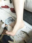 黑丝玉足反差女大学生，商场试衣间立口爆足交不雅私拍