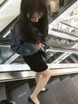 黑丝玉足反差女大学生，商场试衣间立口爆足交不雅私拍