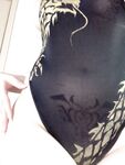 Twitter最高の巨乳、白くて柔らかいピンクのマンコ、黒い偽のチンポに乗ってピンクのマンコに挿入し、淫らな表情で