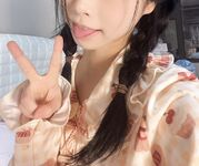 สาวโลลิสุดน่ารักและบริสุทธิ์ถ่ายรูปส่วนตัวขนาดใหญ่พร้อมวิดีโอชุดรูปภาพที่จ่ายเงิน
