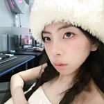 Wajah selebriti internet terbaik dengan payudara besar, kulit cerah dan ekspresi lembut, gambar seks lucah bocor