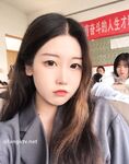 《百度云泄密》冒充艺校老师忽悠成绩不好的漂亮女生，脱光光掰开鲍鱼看看是否被开苞