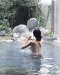 เด็กนักเรียนหญิงสวยสะดุดตา หุ่นอวบอั๋น ผิวพรรณเนียนละเอียด สีชมพูระเรื่อ หน้าอกของเธอใหญ่กว่าหัวของฉันเสียอีก ช่องคลอดสีขาวเนียนดุจเสือของเธอกำลังถูกสอดใส่จนน้ำหล่อลื่นพุ่งกระจายเต็มพื้น