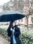 浙江省嘉興市出身の美しい若い女性が、別れた恋人から「調教」を受けている様子を映した動画が流出した。彼女は学校では信じられないほど純真に見えたが、プライベートでは従順で人を操る女性へと変貌していた。