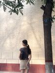 浙江省嘉興市出身の美しい若い女性が、別れた恋人から「調教」を受けている様子を映した動画が流出した。彼女は学校では信じられないほど純真に見えたが、プライベートでは従順で人を操る女性へと変貌していた。