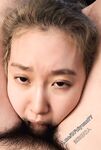 เจิ้ง ซินเหวิน นักศึกษาต่างชาติสาวสวยจากหนานจิง ถูกแฟนหนุ่มรูปหล่อของเธอทรมานอย่างน่าอับอายและเหมือนสุนัข เธอถูกบังคับให้คลานสี่ขา ปัสสาวะใส่หน้าเขา และถูกบีบคอ ใบหน้าของเธอปรากฏให้เห็นตลอดเหตุการณ์ หญิงสาวคนนี้มีรูปร่างที่สวยงามอย่างเหลือเชื่อ