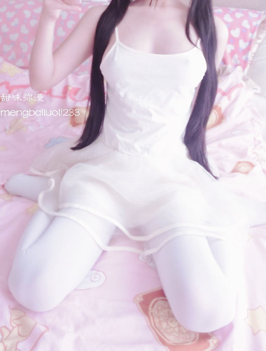 白色连衣裙