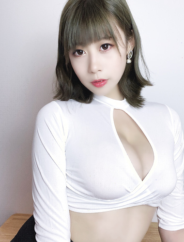 Naixi Jiang Nice-Selfie No. 12-Setiausaha yang tidak menjalankan tugasnya dengan betul