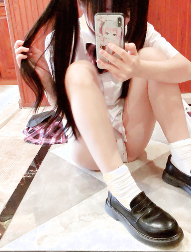 清純反差小母狗 Twitter蘿莉『蔡小熊』福利，可愛乖巧的小妹妹 怎麼能這么燒呢？一線天白虎嫩穴自己插出白漿