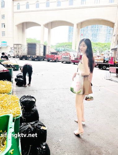清純反差婊超愛吃肉棒口交後入在辦公室里熱舞