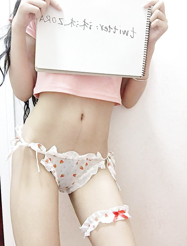 Loli kecil yang sangat lembut dan comel "Lihua Xue" mempunyai susuk tubuh mungil, putih dan lembut yang sangat menarik! Gadis comel yang kelihatan comel pada parasnya adalah perempuan murahan kecil secara diam-diam, dengan puki dan perempuan jal