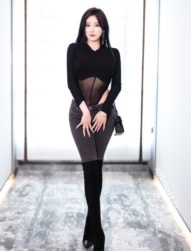 Xiuren.com [Yang Chenchen] Seluar dalam berbentuk V yang seksi, pantat putih besar, stoking jala sehelai yang menggoda, stoking jala seksi atasan terbuka yang sangat seksi, dan payudara seputih salji! sangat menggoda!