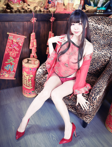 超美巨乳女神【黎菲儿（三头犬）】OF私拍福利肚兜挑逗