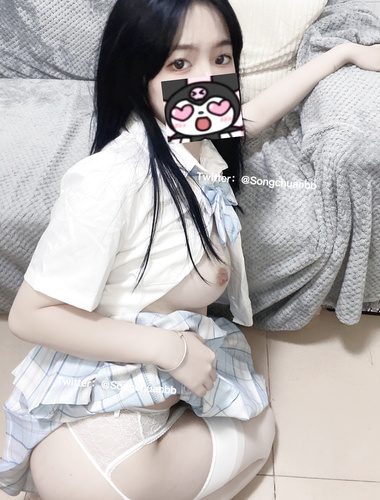 Welfare private photos of the innocent senior school goddess "匌匌", pure and coquettish with pink and tender skin