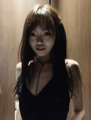 露出眼鏡娘人妻@彤彤乖