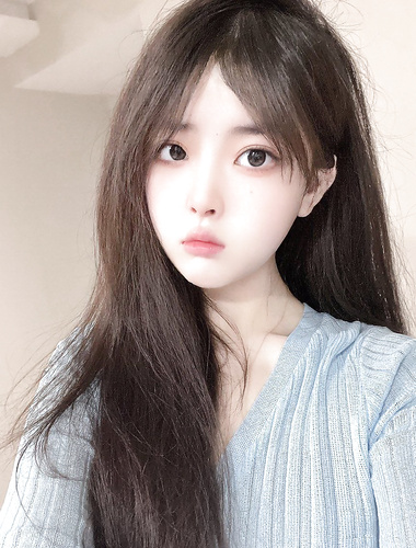 超極品高顏值女大學生女神，自拍展示自己前凸後翹的身材，三點粉嫩超極品，這身材我能操一年
