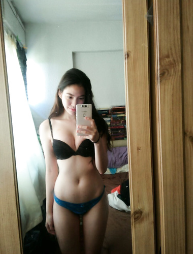 싱가포르 석사 및 박사 과정생들은 암캐, 큰 자지를 좋아하고, 핥아서 보지에 넣은 다음, 다시 꺼내서 깨끗이 핥는 것을 대조합니다. 학력이 높을수록 여성이 더 음란하다는 것은 사실입니다.