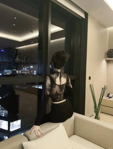 超高顏值極品身材的女大學生女神，在金主面前是任人擺布的小母狗，這身材簡直就是極品的炮架子
