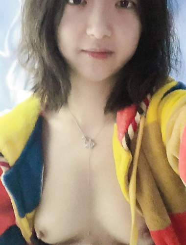 청순 교복 JK 여대생, 사람들 앞에서는 엄청 예의바른 착한 여자애인데, 남자친구한테 침대에서는 대조적인 암캐로 훈련받아서 진짜 너무 음탕함