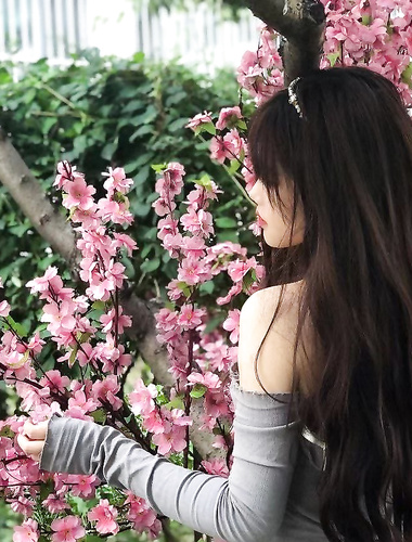 クラウドディスクの高画質の顔が流出、重慶の純情女子大生のセックスが流出、生写真の女神レベル、脱いで雌犬に変身、オーラルセックスと中出し、そのコントラストが鮮やかに描かれている
