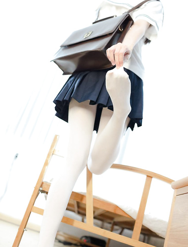 白虎の女の子と遊ぶ