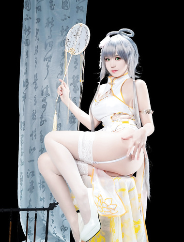 miko酱 – Luo Tianyi in a cheongsam