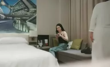 大吉大利高品质外围美臀极骚御姐，开档丝袜扭动屁股想要被操