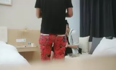 리, 꽃을 찾는 리 170cm 긴 다리 고급 주변 여성, 엉덩이까지 검은 실크 하이힐