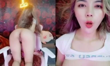 颜值不错的小骚牌，全程露脸大秀直播，看着像酒吧气氛组选手