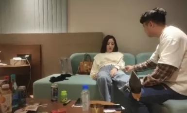 พี่ชาย Jia Qian พี่ชาย Jia Qian มีการนัดหมายออนไลน์กับหญิงสาวที่มีเสน่ห์ซึ่งมาพร้อมกับถุงน่องสีดำแบบเปิดของเธอเองและมีเรียวขาที่สวยงามและออรัลเซ็กซ์ที่ยอดเยี่ยม