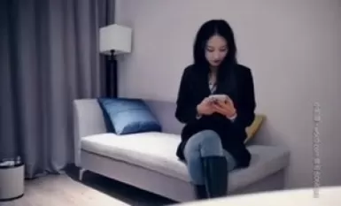 顶级蜜桃美臀高端外围美女，腰细胸大身材一流，舔屌扣穴妹子一脸享受