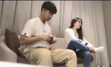 猥琐小伙2800约的大二兼职小姐姐 有点婴儿肥肉肉的