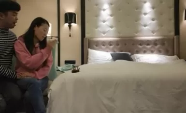 加錢哥加錢哥深夜操美少婦，扒掉衣服揉捏大奶子，口交舔弄扶著屁股後入