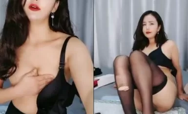 羞澀小仙女全程露臉絲襪高跟來看看逼逼的淫水多不多