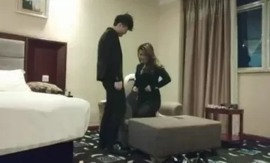 【星仔尋歡】，極品良家騷婦，一對豪乳，帥小伙尋找缺失母愛，舌吻啪啪