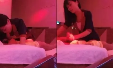 牛奶米湯足浴店搞女技師，奶子給我看一下，拔出大屌讓妹子口