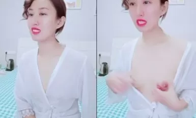 Ang walang buhok na si Liangjia ay nakipag-ugnay sa kanyang nakatatandang kapatid sa gabi at nakipagtalik sa buong oras.