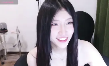 Stripchat dewi baru Rainybaby debut dalam rancangan melancap bogel penuh (10)