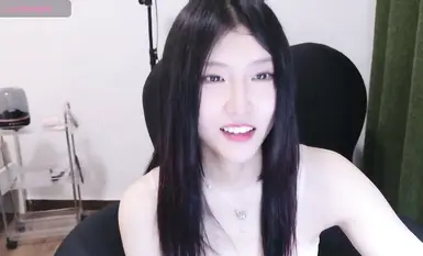 ストリップチャットの新女神レイニーベイビーが全裸オナニーショーでデビュー（10）