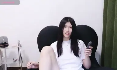 ストリップチャットの新女神レイニーベイビーが全裸オナニーショーでデビュー（13）