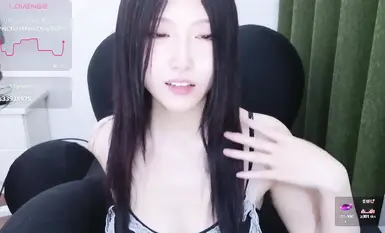 Stripchat 新女神降临Rainybaby首次门票大秀全裸自慰绝美(20)