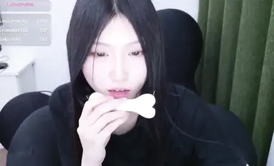 ストリップチャットの新女神レイニーベイビーが全裸オナニーショーでデビュー（22）