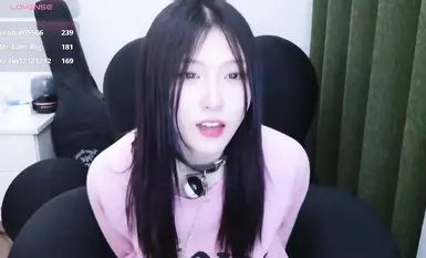 스트립챗 신인 여신 레이니베이비, 누드 자위쇼 데뷔 (27)