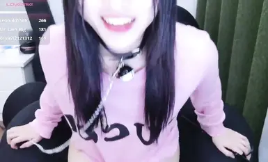 스트립챗 신인 여신 레이니베이비, 누드 자위쇼 데뷔 (27)