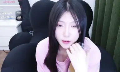 Stripchat 新女神降臨 Rainybaby首次門票大秀 全裸自慰絕美 (30)