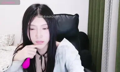 Stripchat 新女神降临Rainybaby首次门票大秀全裸自慰绝美(4)