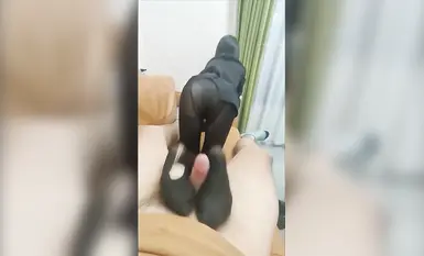 銷售經理 鄧文婷 足交手交！就喜歡這種不情不願的，最終還不是得屈服在胯下！征服的感覺真舒服 (2)