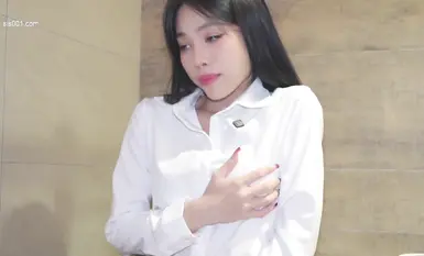 아름다운 소녀 [Miuzxc] 대조적인 암캐 완벽한 얼굴, 가려운 욕실, 엉덩이를 치켜든 채 부엌에서 콘돔 없이 분홍빛 겁에 질린 사촌이 가득한 모습