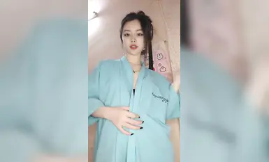 Beautiful girl, a sultry queen! She is actually an old driver, masturbating and training a male slave to shoot all over her