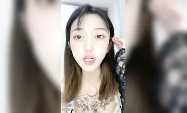 精緻玫瑰紋身頂級嫩妹新人小姐姐 ，很漂亮，白皙美乳完美蜜桃臀 ，浴室洗澡濕身誘惑，超近距離特寫 ，掰穴翹起雙腿誘惑